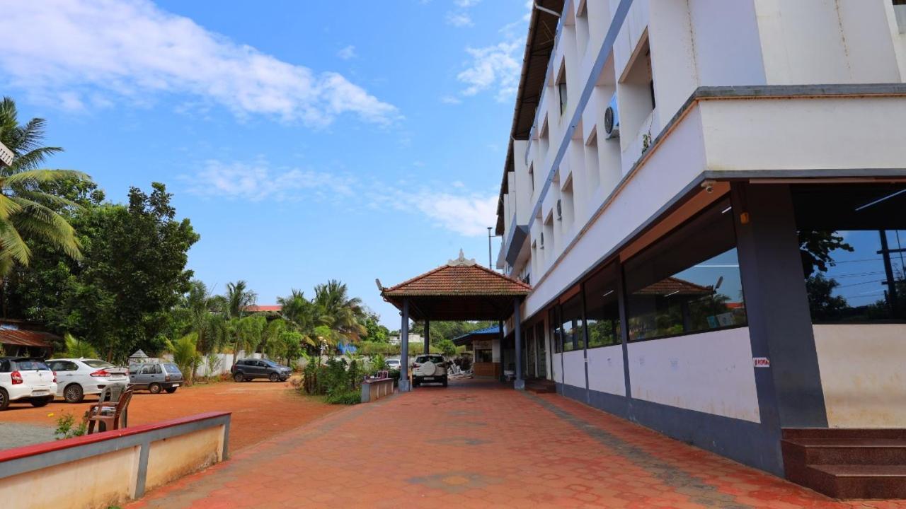 Kukuresidency Hotel Wadakkanchery Kültér fotó